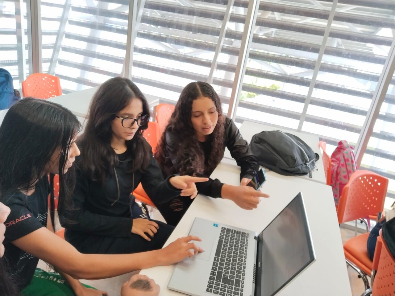 Incorporando la Tecnología en la Educación: Un Viaje Digital